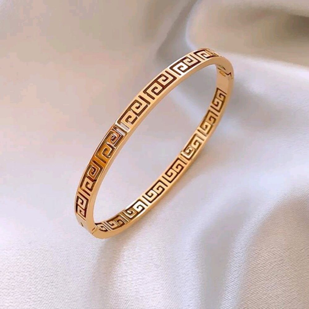 1pc Gorgeous Luxurious & High-End Design Great Wall Pattern Titanium Steel Bangl